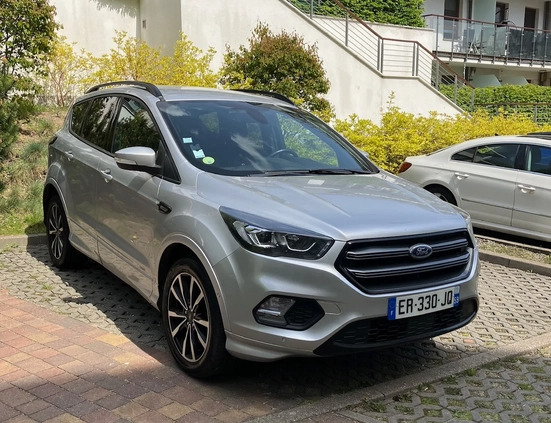 Ford Kuga cena 63000 przebieg: 105000, rok produkcji 2017 z Sopot małe 254